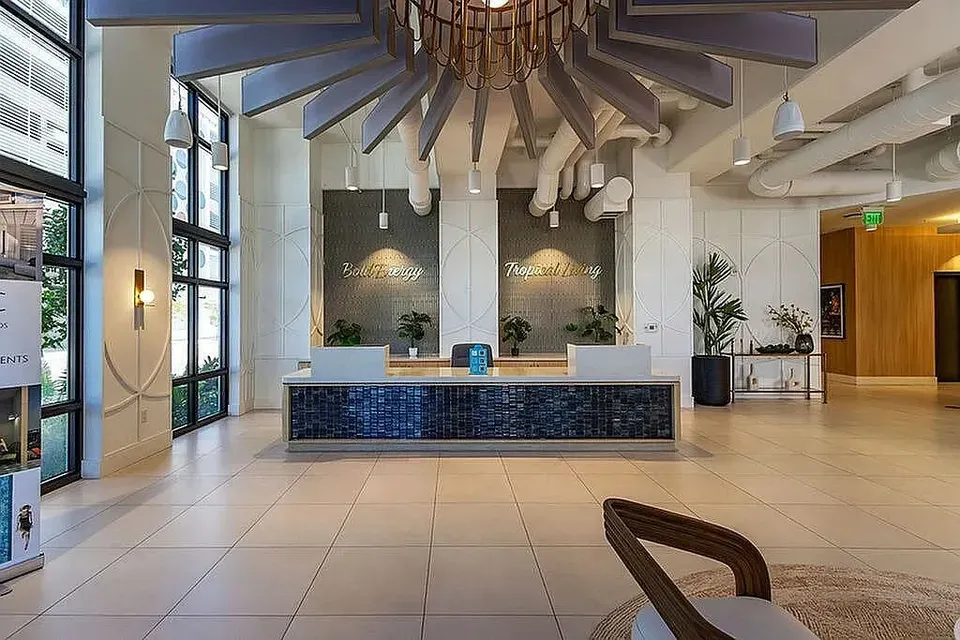 3 Bed 2 Bath Contemporary High-Rise Condo in Hollywood, FL - 5