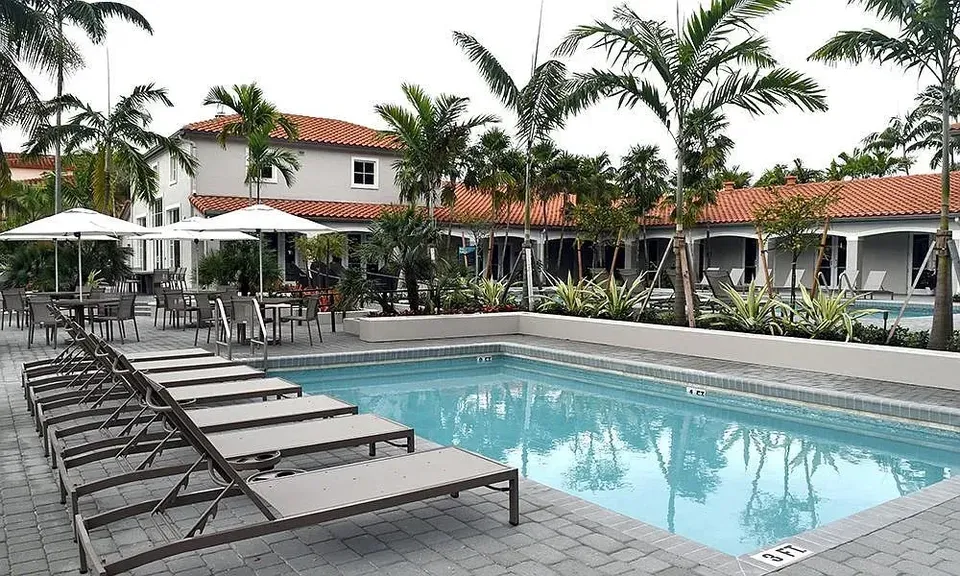 3 Bed 2 Bath Contemporary High-Rise Condo in Hollywood, FL - 1