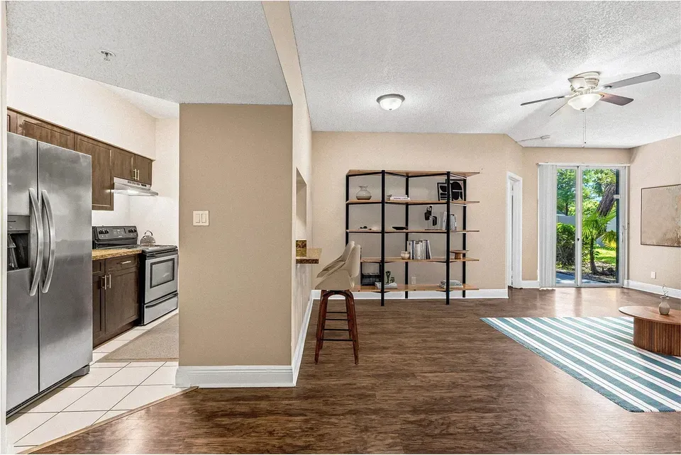 3 Bed 2 Bath Contemporary High-Rise Condo in Hollywood, FL - 4