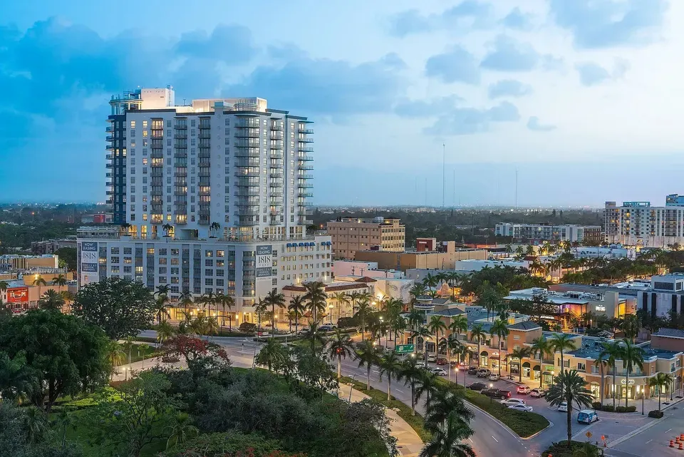 3 Bed 2 Bath Contemporary High-Rise Condo in Hollywood, FL - 1