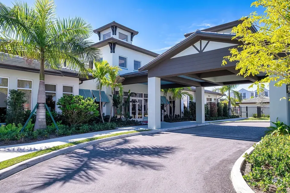 3 Bed 2 Bath Contemporary High-Rise Condo in Hollywood, FL - 3