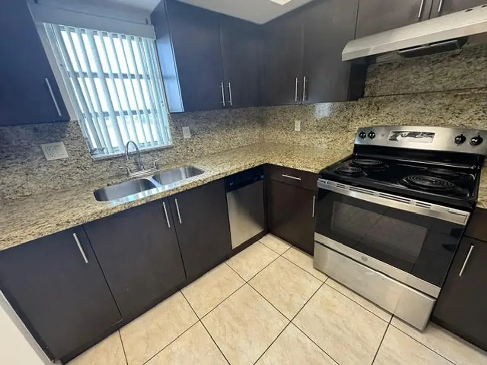 3 Bed 2 Bath Contemporary High-Rise Condo in Hollywood, FL - 1