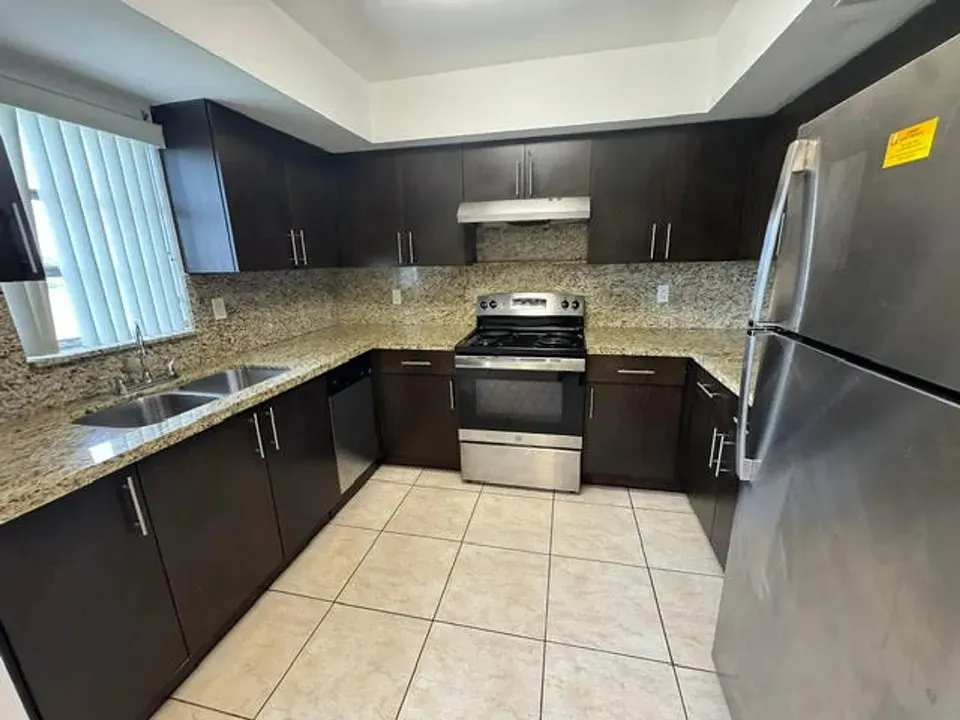 3 Bed 2 Bath Contemporary High-Rise Condo in Hollywood, FL - 2