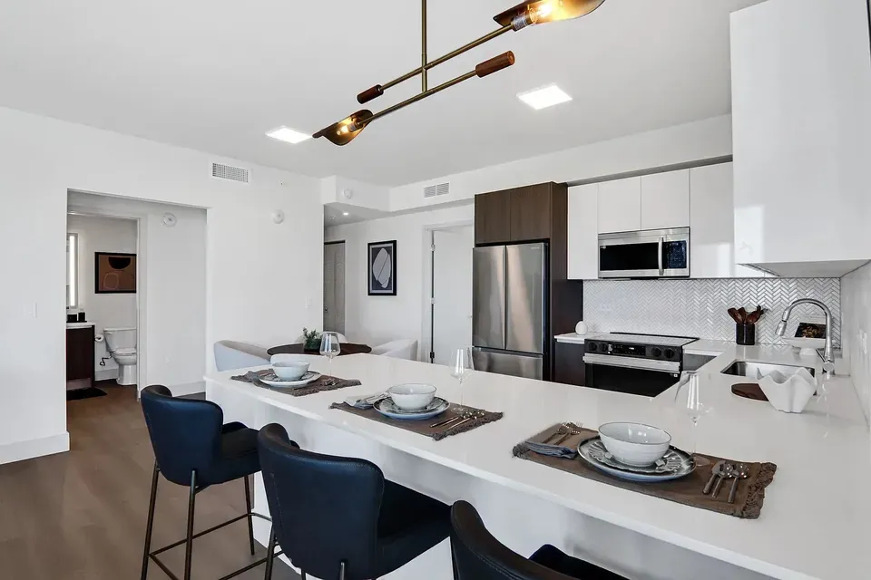 3 Bed 2 Bath Contemporary High-Rise Condo in Hollywood, FL - 2