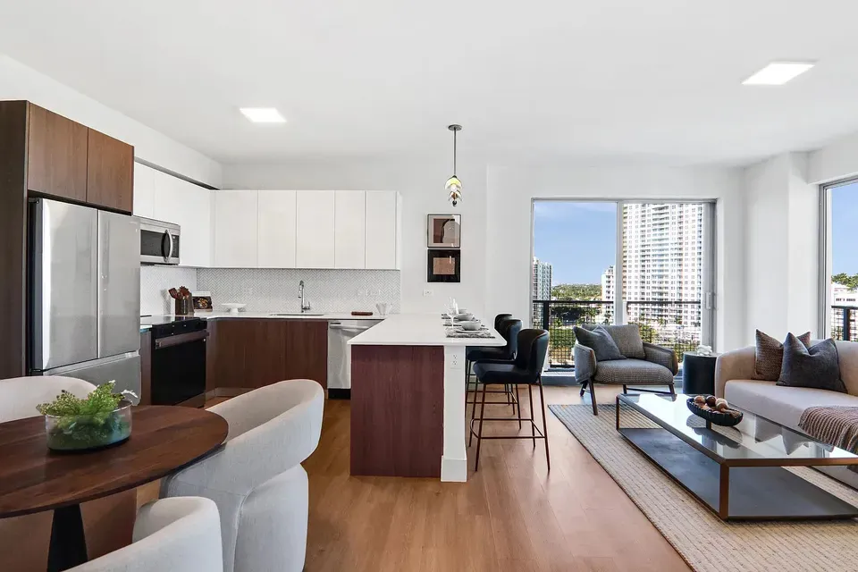 3 Bed 2 Bath Contemporary High-Rise Condo in Hollywood, FL - 3