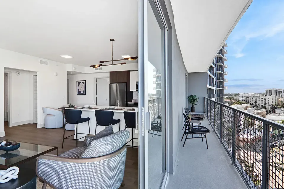 3 Bed 2 Bath Contemporary High-Rise Condo in Hollywood, FL - 4