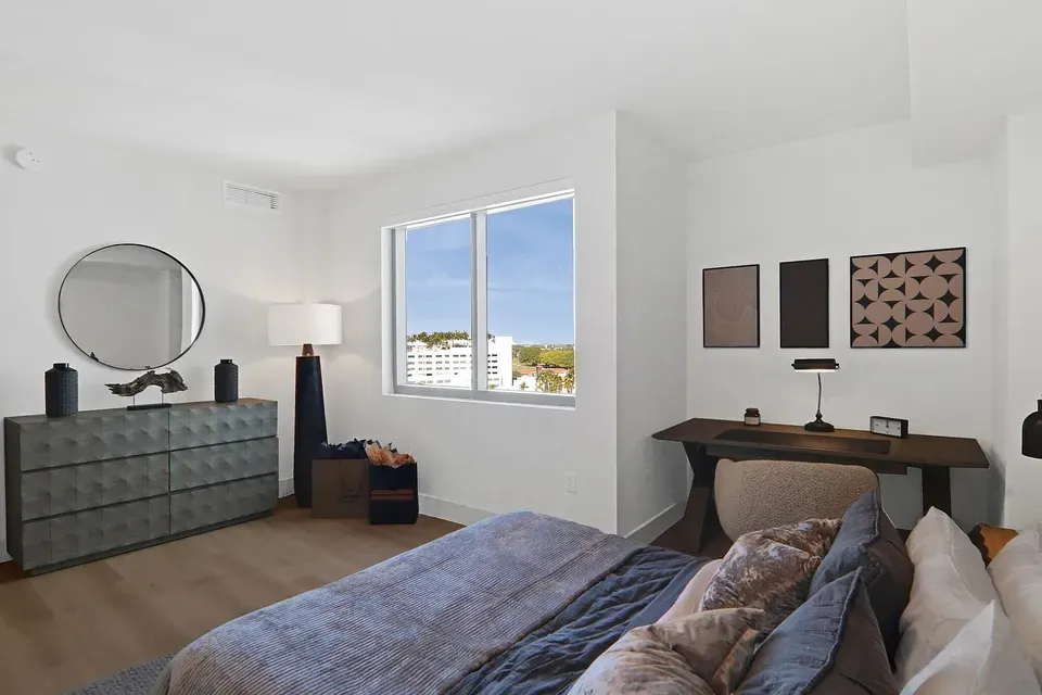 3 Bed 2 Bath Contemporary High-Rise Condo in Hollywood, FL - 5