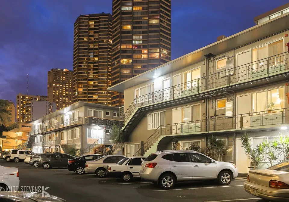 3 Bed 2 Bath Contemporary High-Rise Condo in Honolulu, HI - 5