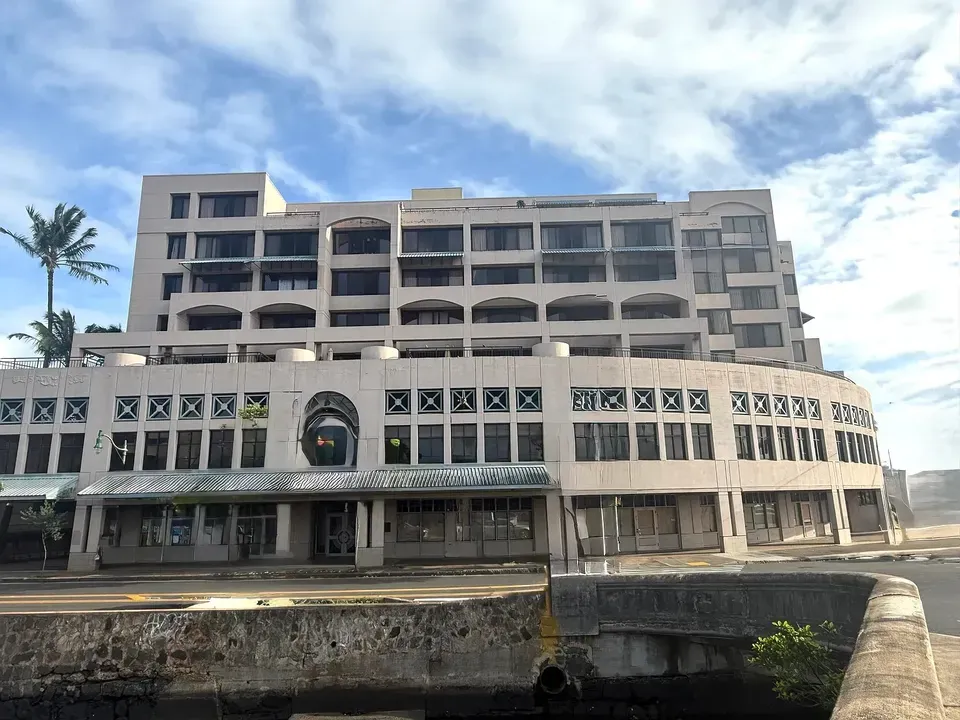 3 Bed 2 Bath Contemporary High-Rise Condo in Honolulu, HI - 1