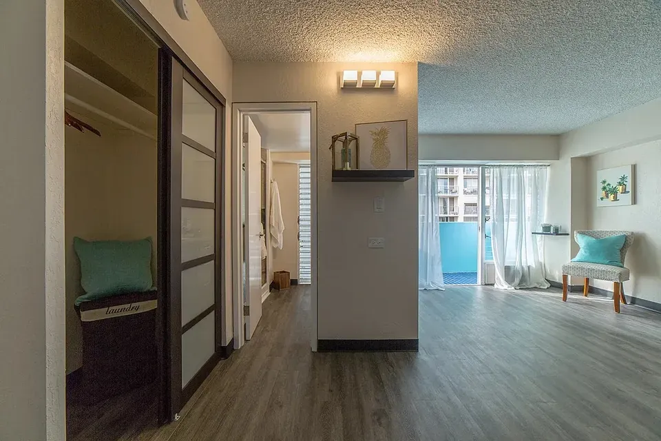 3 Bed 2 Bath Contemporary High-Rise Condo in Honolulu, HI - 2