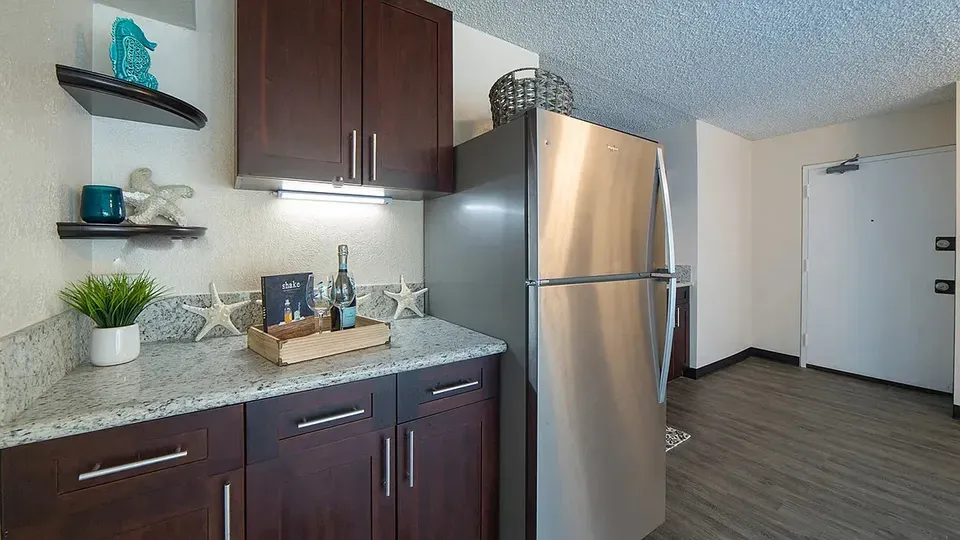 3 Bed 2 Bath Contemporary High-Rise Condo in Honolulu, HI - 5