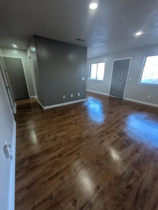 3 Bed 2 Bath Contemporary High-Rise Condo in Huntsville, AL - 4