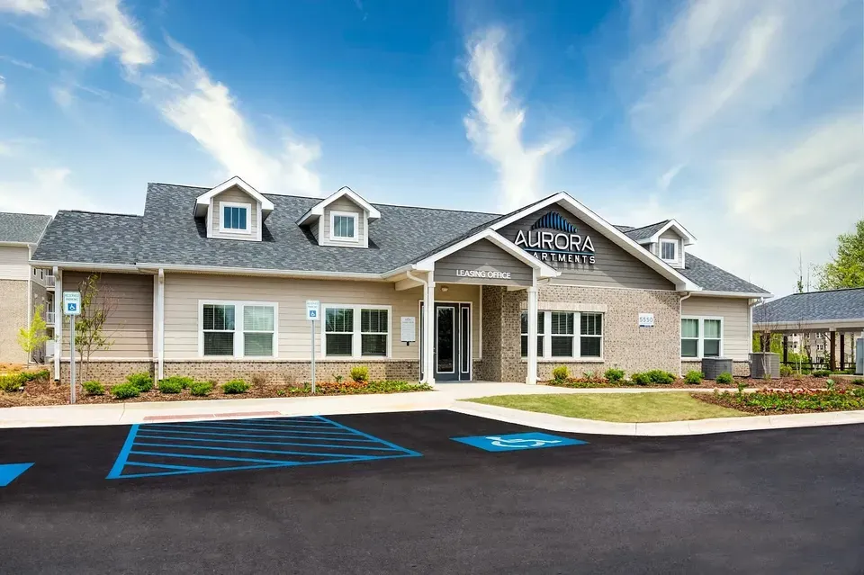 3 Bed 2 Bath Contemporary High-Rise Condo in Huntsville, AL - 2