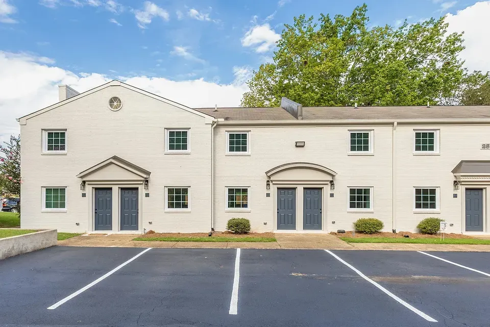3 Bed 2 Bath Contemporary High-Rise Condo in Huntsville, AL - 1