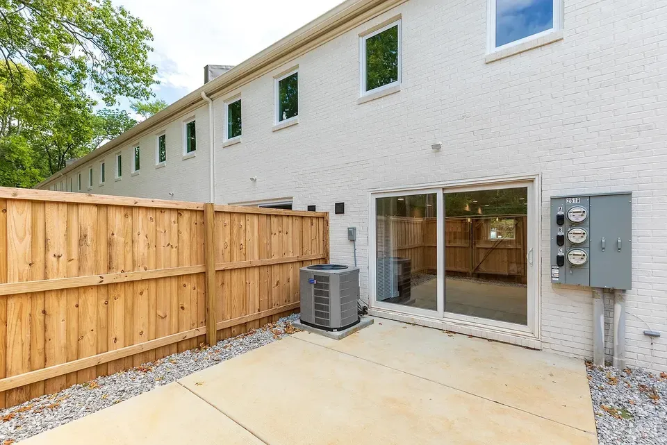 3 Bed 2 Bath Contemporary High-Rise Condo in Huntsville, AL - 4