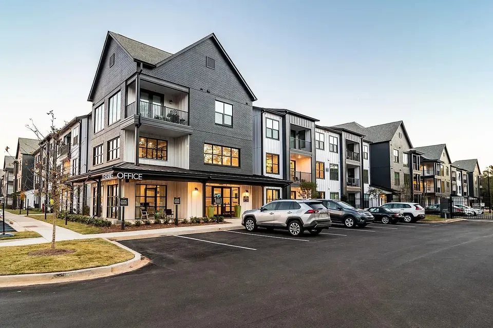 3 Bed 2 Bath Contemporary High-Rise Condo in Huntsville, AL - 1