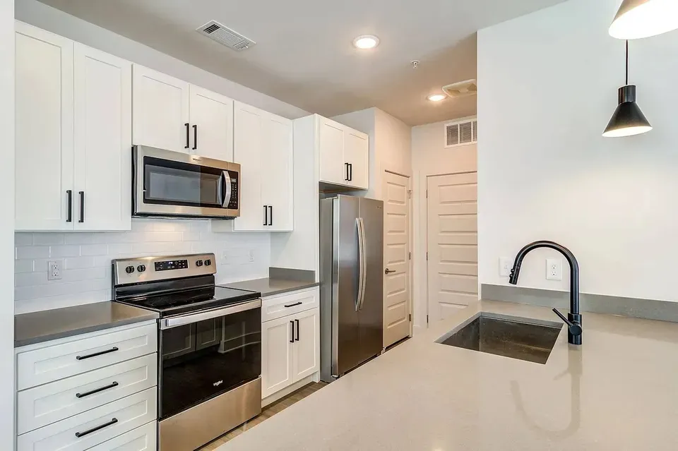3 Bed 2 Bath Contemporary High-Rise Condo in Huntsville, AL - 2