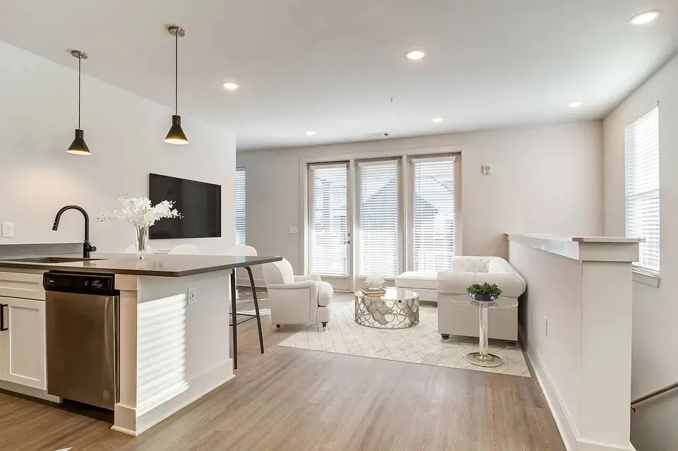 3 Bed 2 Bath Contemporary High-Rise Condo in Huntsville, AL - 5