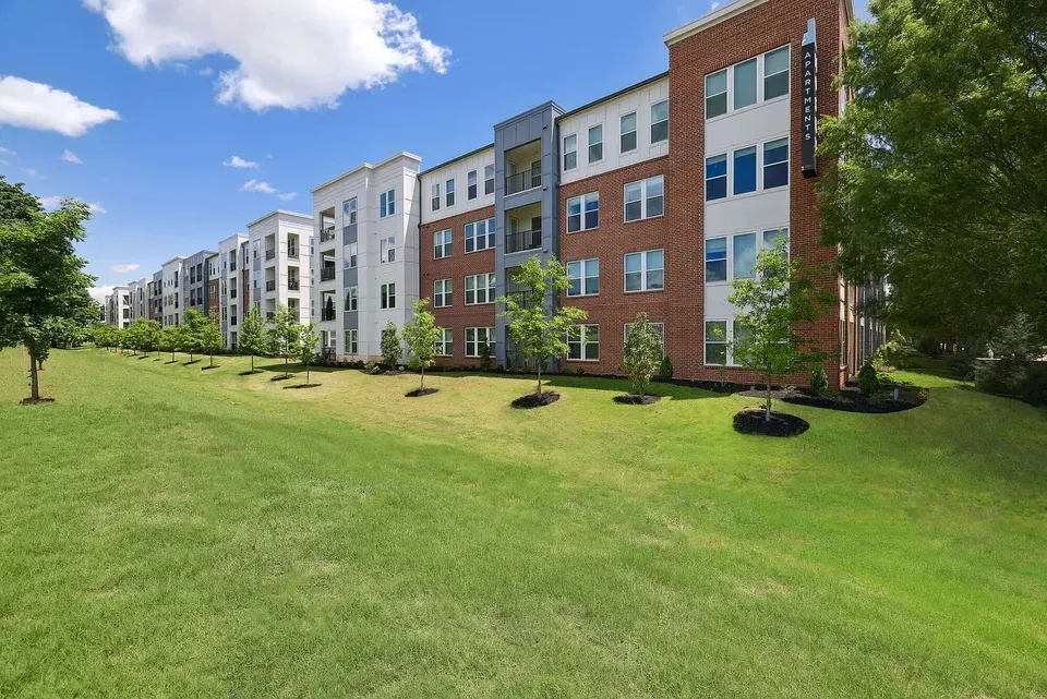3 Bed 2 Bath Contemporary High-Rise Condo in Huntsville, AL - 2