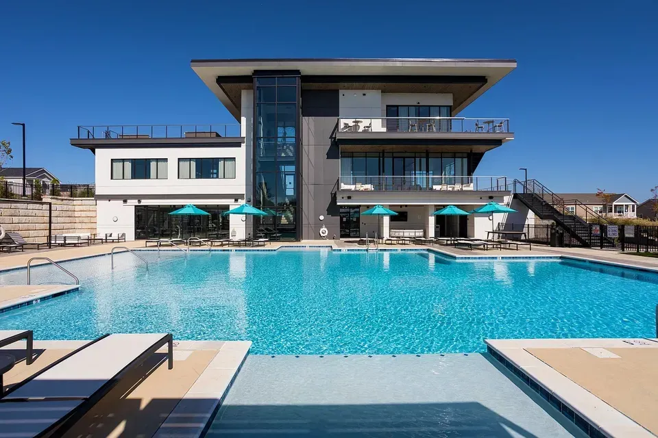 3 Bed 2 Bath Contemporary High-Rise Condo in Huntsville, AL - 1