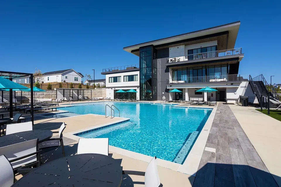 3 Bed 2 Bath Contemporary High-Rise Condo in Huntsville, AL - 3