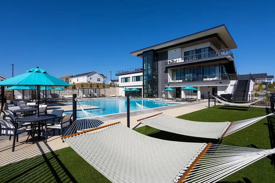 3 Bed 2 Bath Contemporary High-Rise Condo in Huntsville, AL - 4