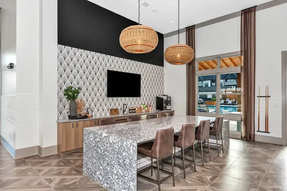 3 Bed 2 Bath Contemporary High-Rise Condo in Huntsville, AL - 2