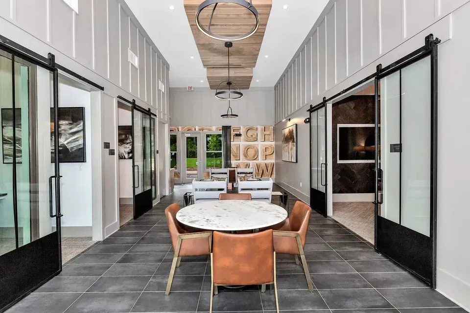 3 Bed 2 Bath Contemporary High-Rise Condo in Huntsville, AL - 5