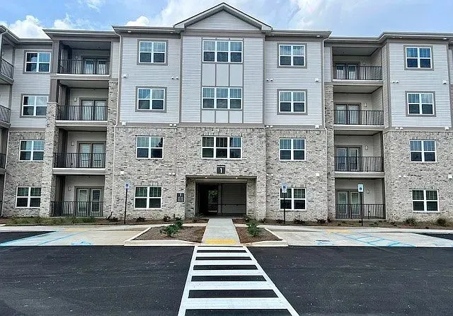 3 Bed 2 Bath Contemporary High-Rise Condo in Huntsville, AL - 3