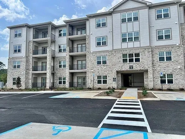 3 Bed 2 Bath Contemporary High-Rise Condo in Huntsville, AL - 5