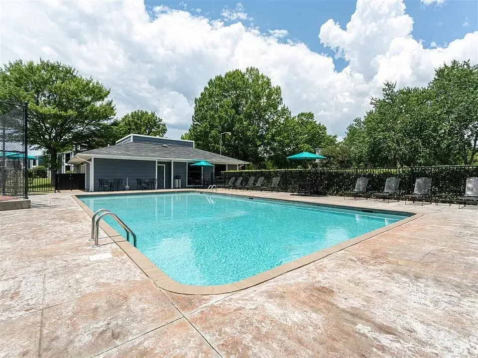 3 Bed 2 Bath Contemporary High-Rise Condo in Huntsville, AL - 2