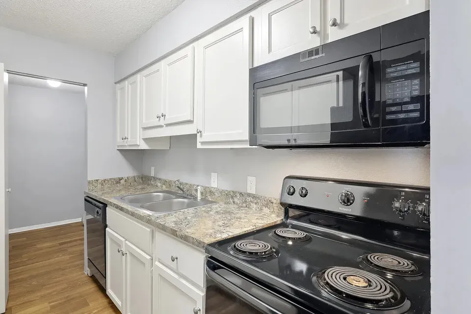 3 Bed 2 Bath Contemporary High-Rise Condo in Huntsville, AL - 5