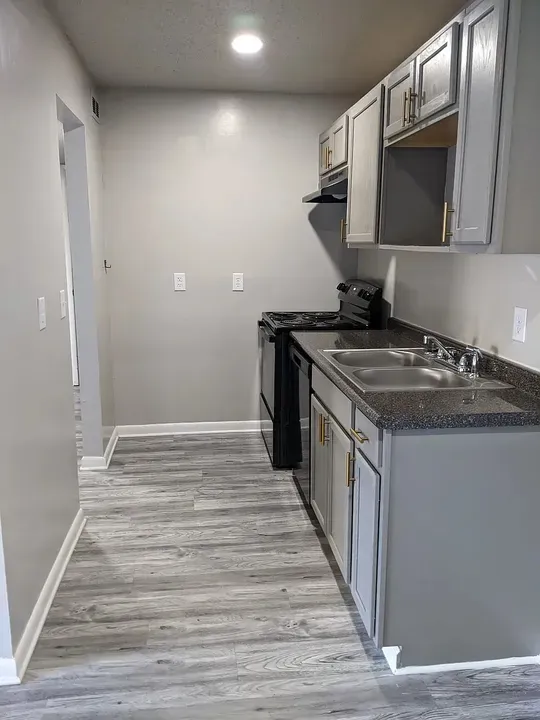 3 Bed 2 Bath Contemporary High-Rise Condo in Huntsville, AL - 4