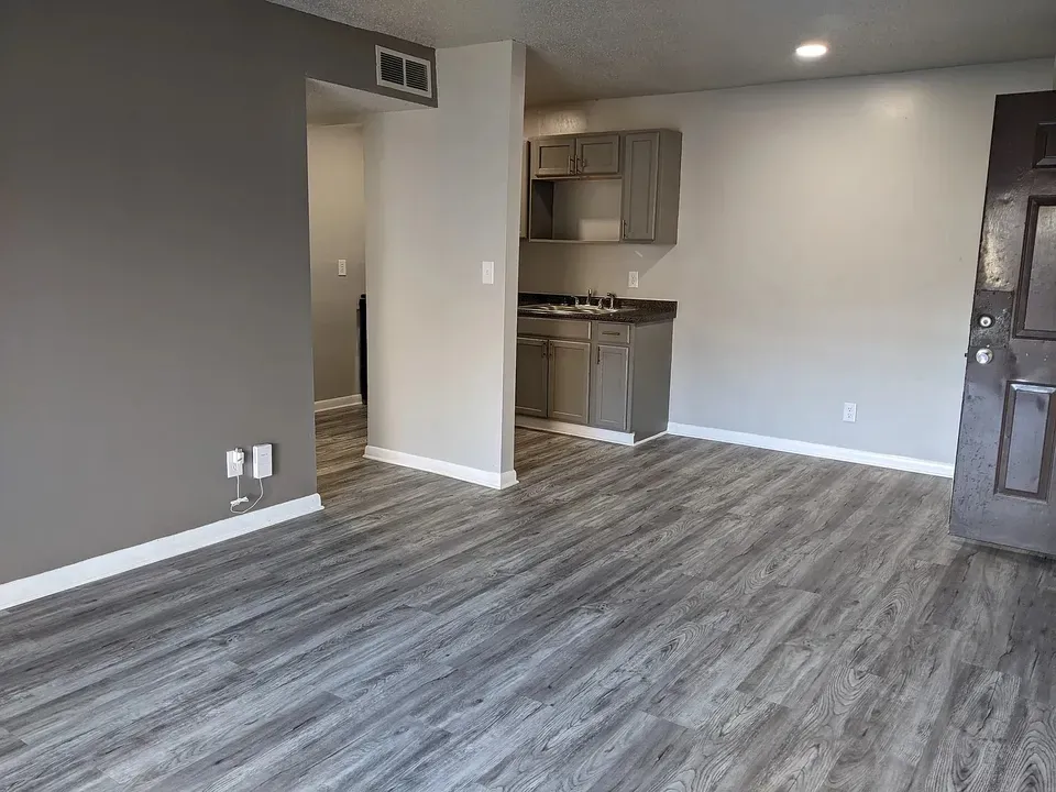 3 Bed 2 Bath Contemporary High-Rise Condo in Huntsville, AL - 5