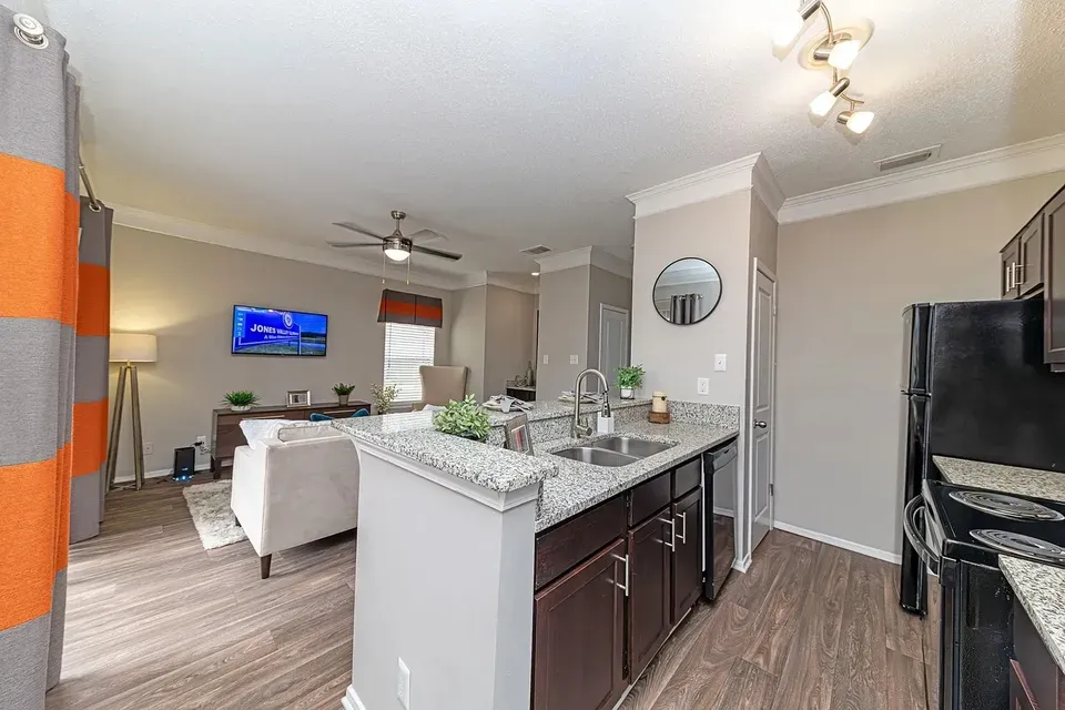 3 Bed 2 Bath Contemporary High-Rise Condo in Huntsville, AL - 2