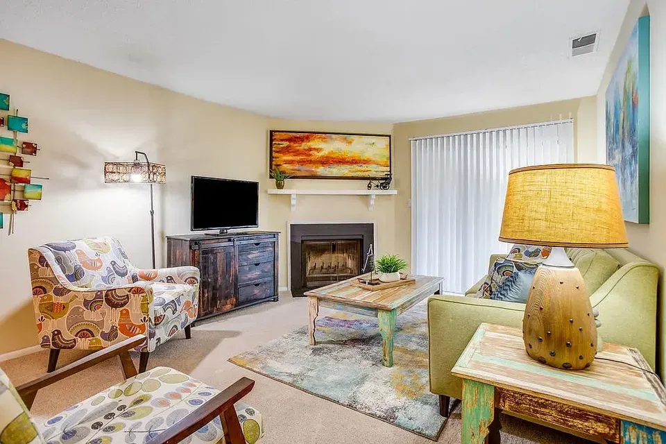 3 Bed 2 Bath Contemporary High-Rise Condo in Huntsville, AL