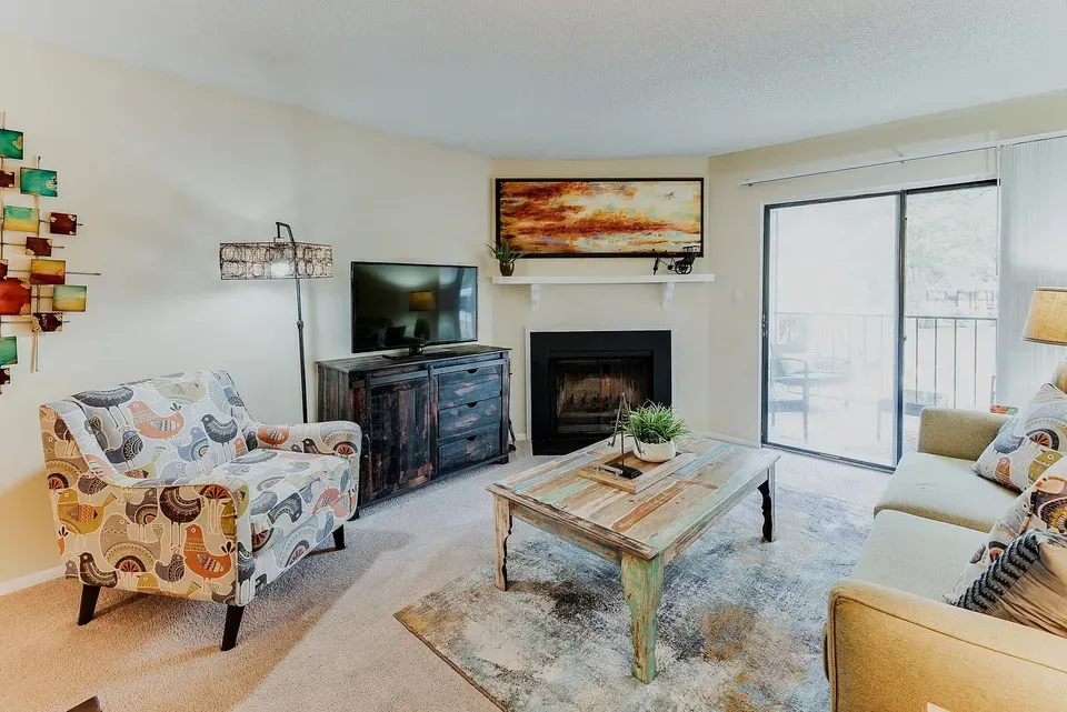3 Bed 2 Bath Contemporary High-Rise Condo in Huntsville, AL - 2