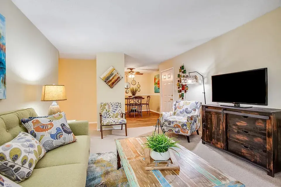 3 Bed 2 Bath Contemporary High-Rise Condo in Huntsville, AL - 4
