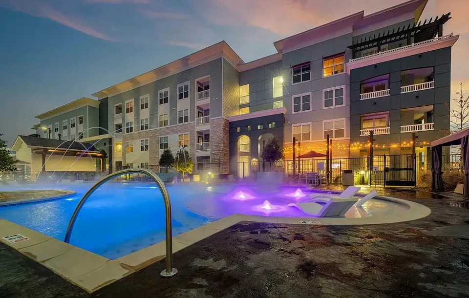 3 Bed 2 Bath Contemporary High-Rise Condo in Huntsville, AL - 1