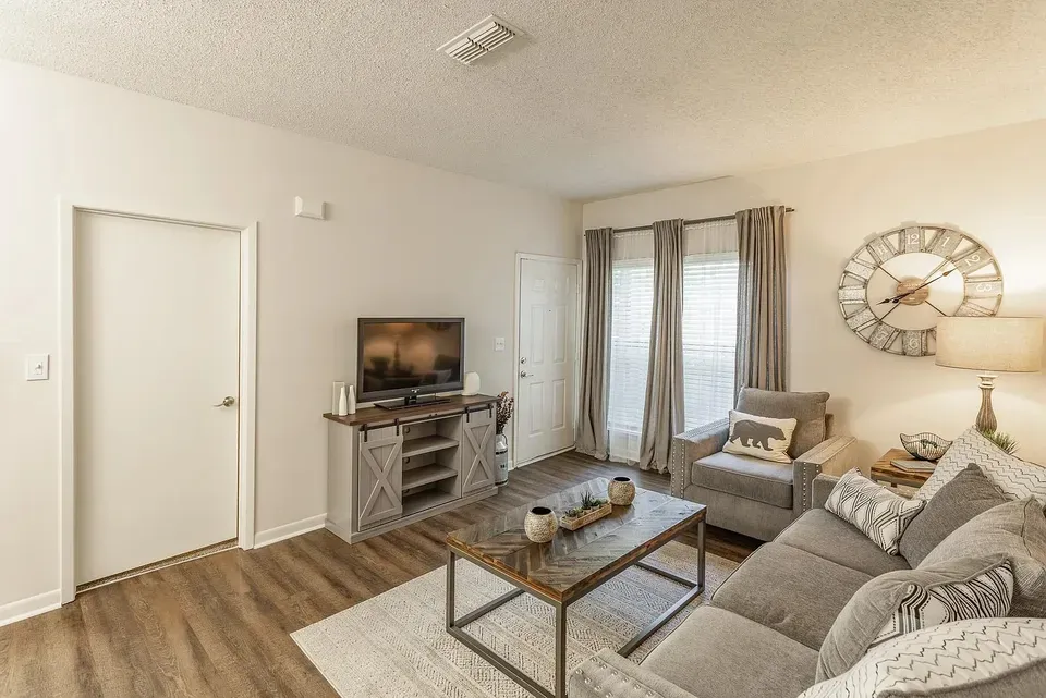 3 Bed 2 Bath Contemporary High-Rise Condo in Huntsville, AL - 2