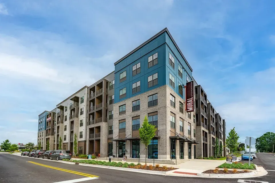 3 Bed 2 Bath Contemporary High-Rise Condo in Huntsville, AL - 4