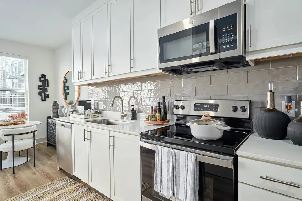 3 Bed 2 Bath Contemporary High-Rise Condo in Huntsville, AL - 2