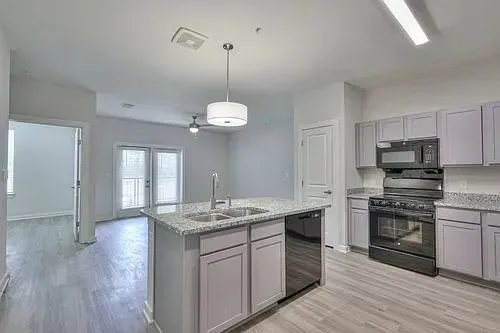 3 Bed 2 Bath Contemporary High-Rise Condo in Huntsville, AL - 2