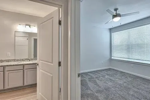 3 Bed 2 Bath Contemporary High-Rise Condo in Huntsville, AL - 4