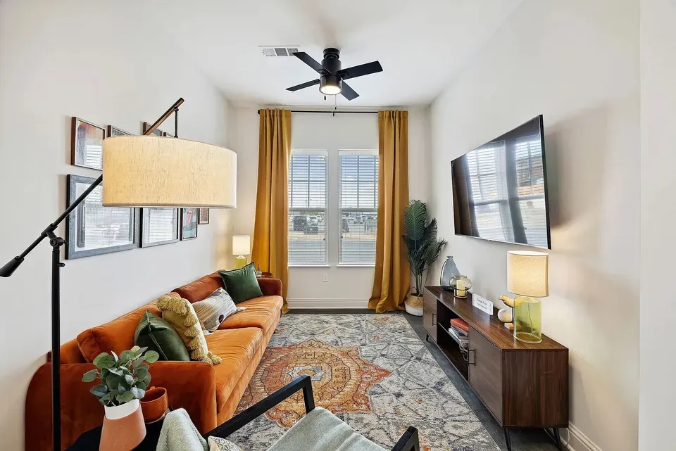 3 Bed 2 Bath Contemporary High-Rise Condo in Huntsville, AL - 2