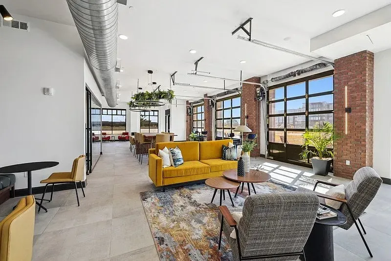 3 Bed 2 Bath Contemporary High-Rise Condo in Huntsville, AL - 4