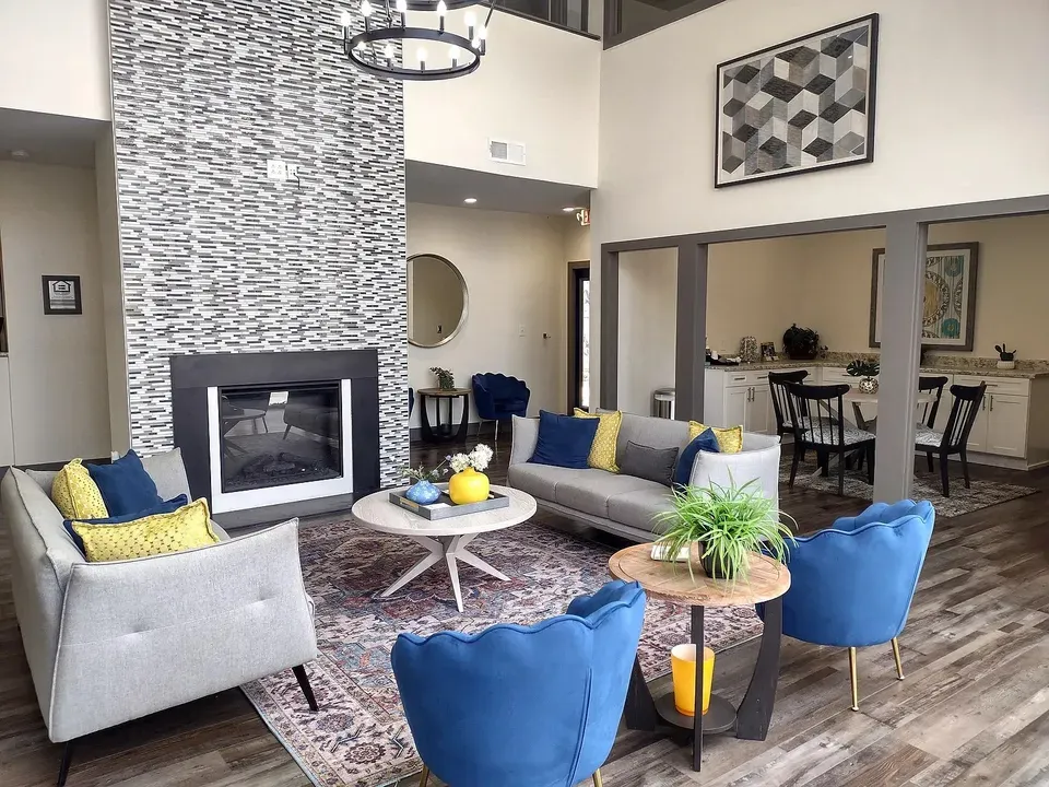 3 Bed 2 Bath Contemporary High-Rise Condo in Huntsville, AL - 2