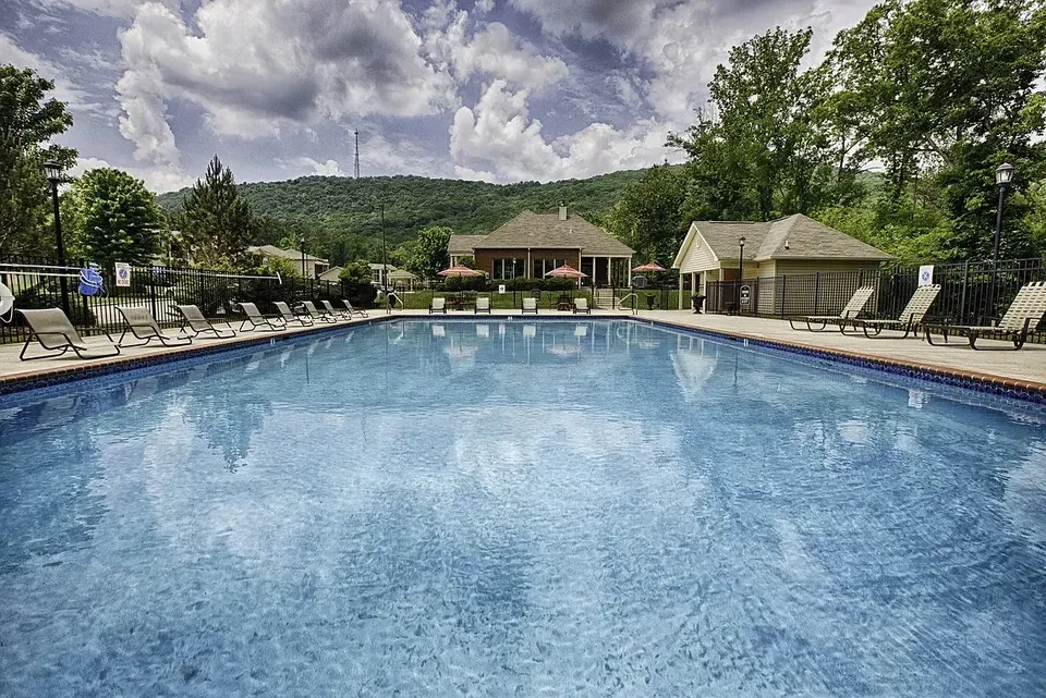 3 Bed 2 Bath Contemporary High-Rise Condo in Huntsville, AL - 1