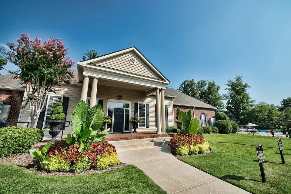 3 Bed 2 Bath Contemporary High-Rise Condo in Huntsville, AL - 2