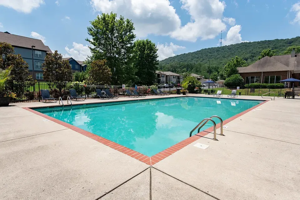 3 Bed 2 Bath Contemporary High-Rise Condo in Huntsville, AL - 3